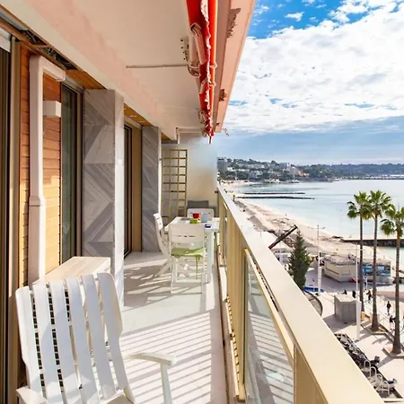 Apartment Air-conditioned With Sea View And At The Foot Of The Beaches Antibes